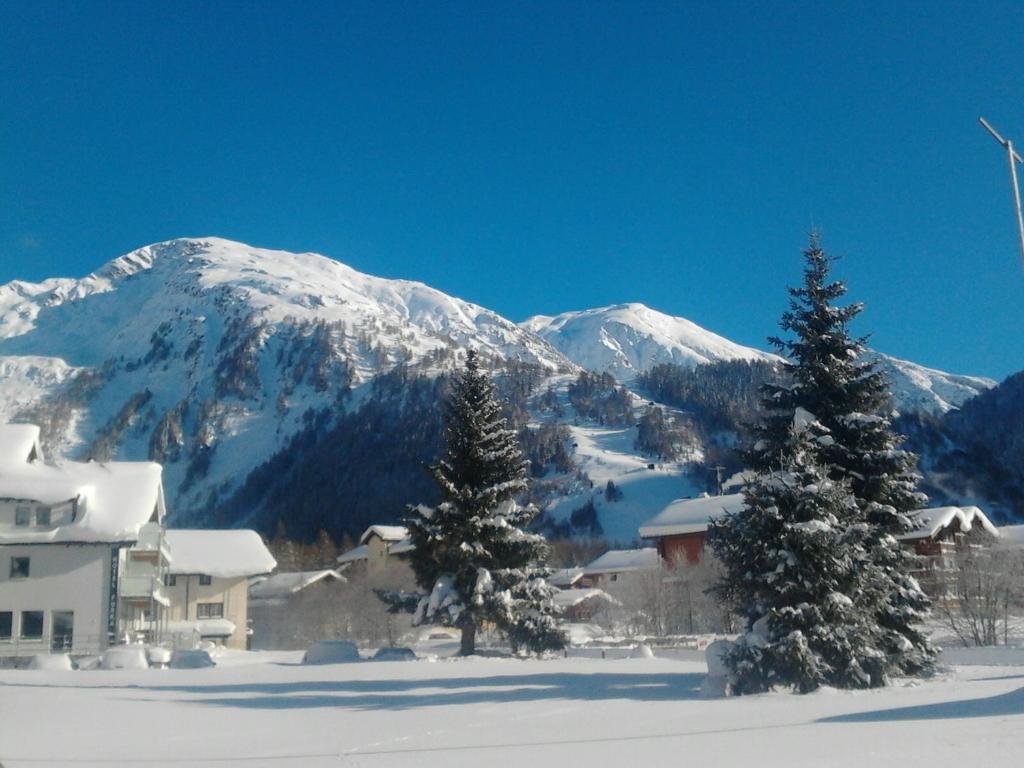 Hotel Furka Oberwald Buitenkant foto